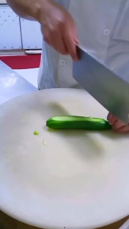 饭店后厨吃瓜,揭秘饭店后厨的秘密生活