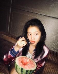 吃瓜照片自拍,捕捉夏日瓜香时光