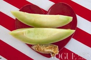 吃蜜瓜和坚果,夏日健康美味双享