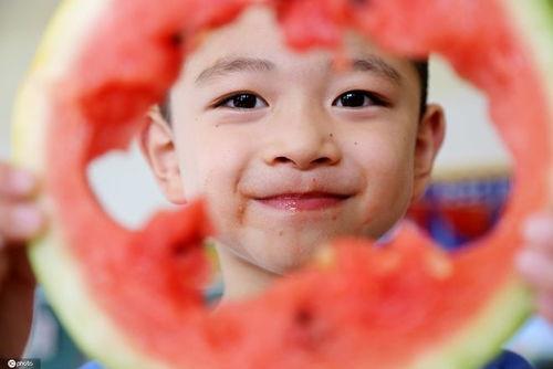 入伏吃瓜享清凉,吃瓜乐享清凉时光