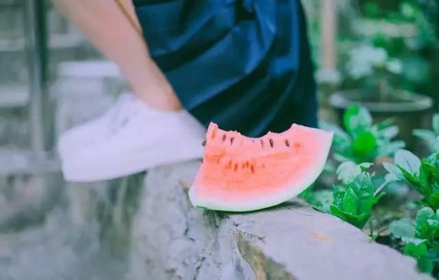 吃瓜摄影片,捕捉生活中的甜蜜瞬间