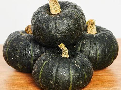 宝宝吃贝贝瓜视频,甜蜜滋味萌态十足