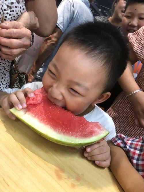 吃瓜摆姿势,揭秘吃瓜摆姿势的趣味瞬间