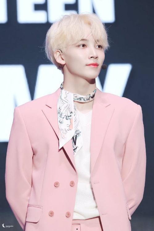 红色头发男吃瓜,揭秘娱乐圈幕后风云