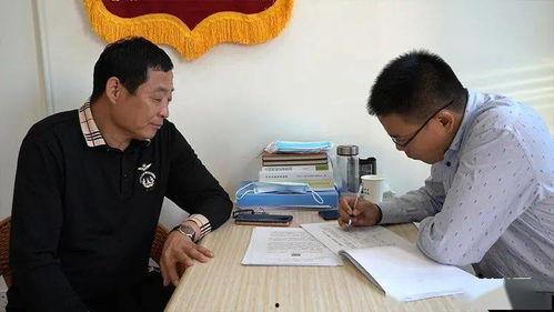 律师咨询现场吃瓜,吃瓜群众围观，法律知识普及新方式