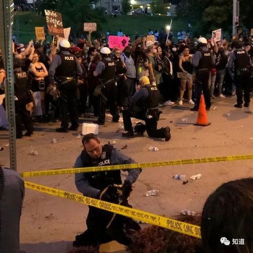 吃瓜单膝跪,揭秘娱乐圈神秘瞬间