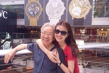 娱乐吃瓜老奶奶视频,老奶奶吃瓜视频背后的故事